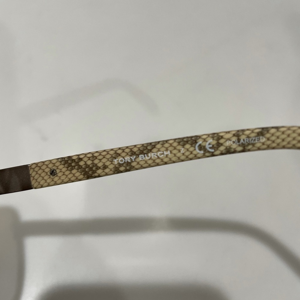 ❌SOLD❌ Tory Burch Snakeskin Aviator Sunglasses - Picture 9 of 10